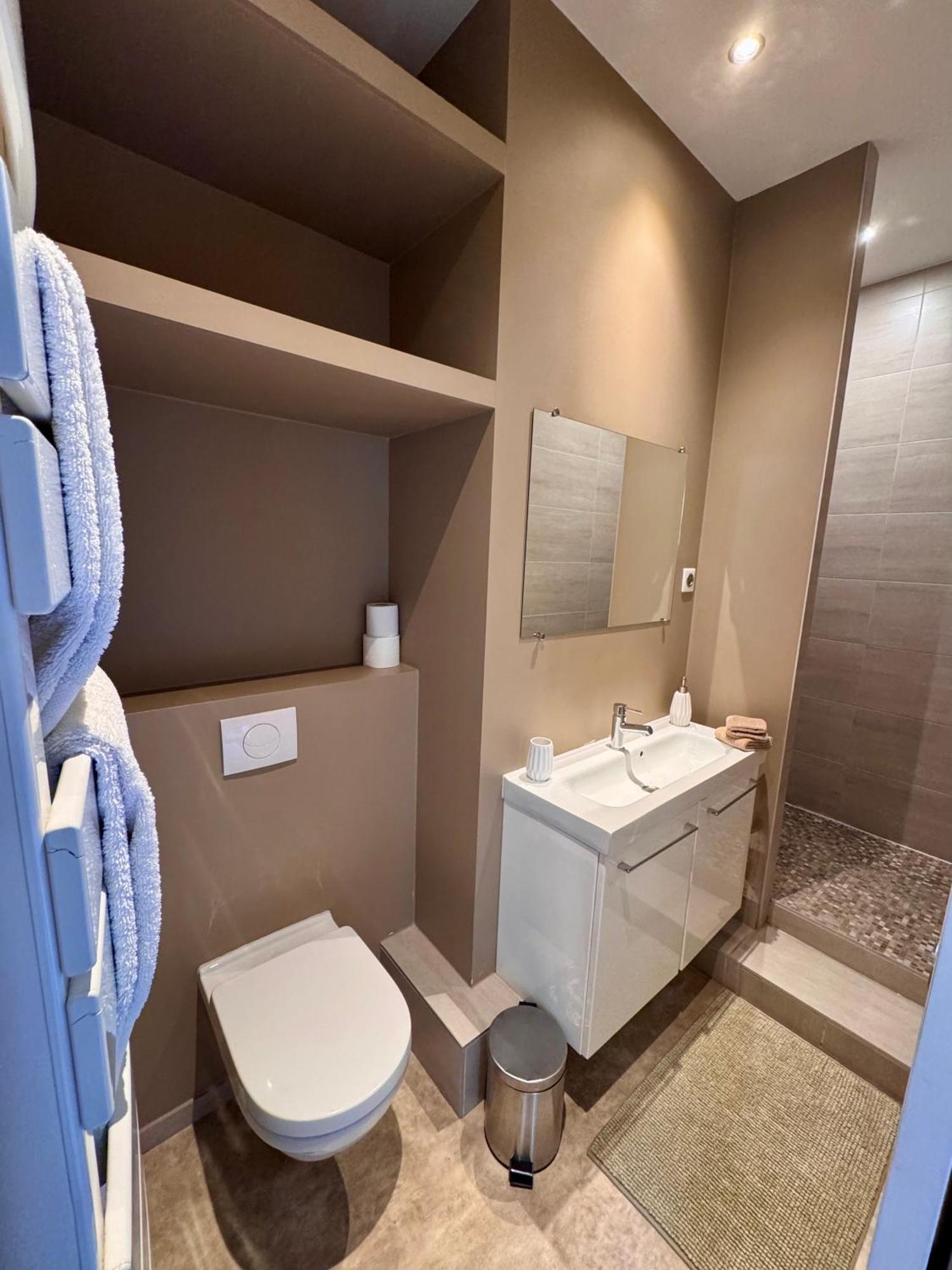 Bed and Breakfast Wisteria Фонтенбло Номер фото